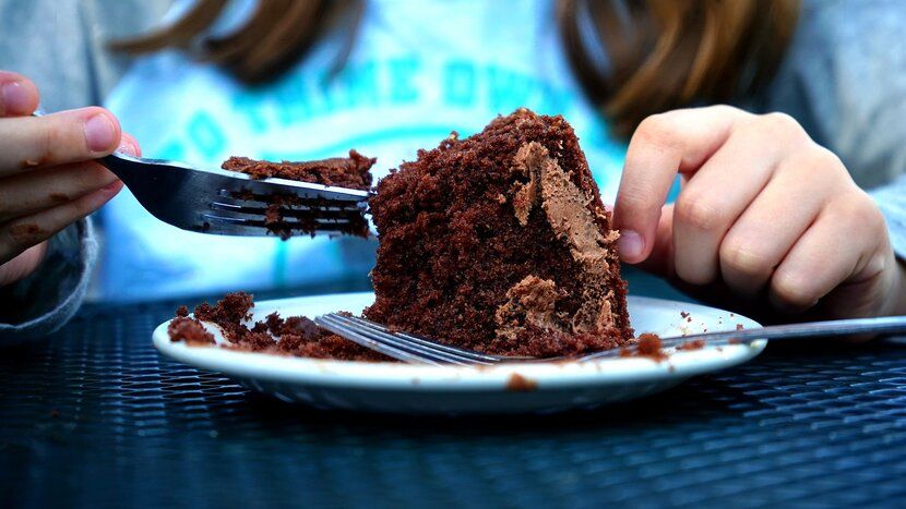 經前食慾大增，怎樣吃不怕胖？ 妳有比巧克力更好的6種選擇 巧克力蛋糕